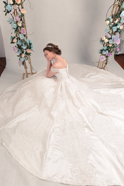 PEACOCK LOVERS LACE ART SATIN WEDDING DRESS